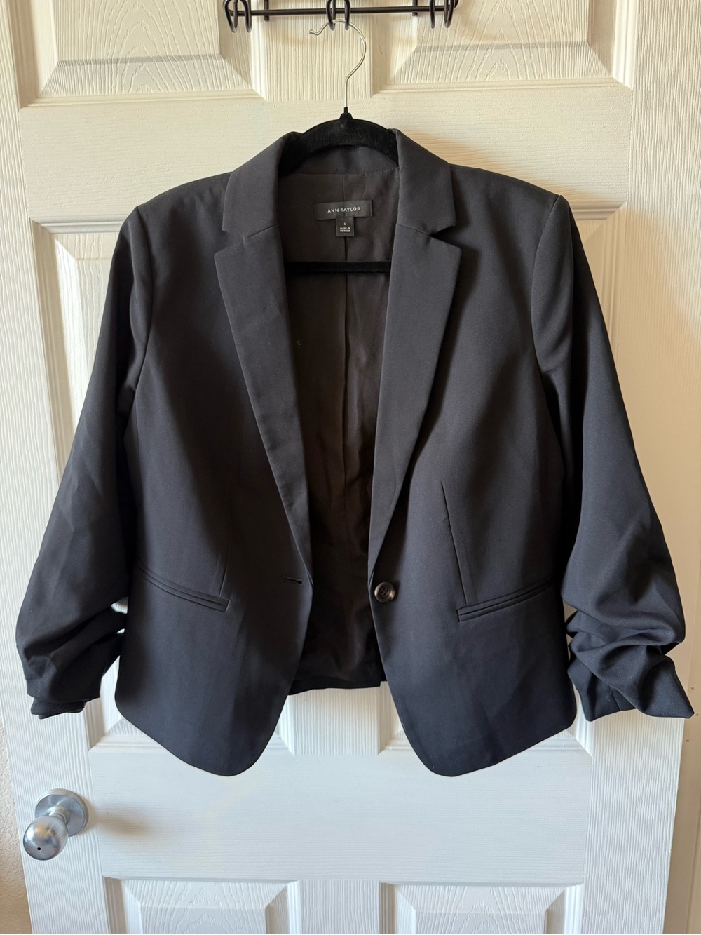 Ann Taylor Black Tailored Single-Button Blazer